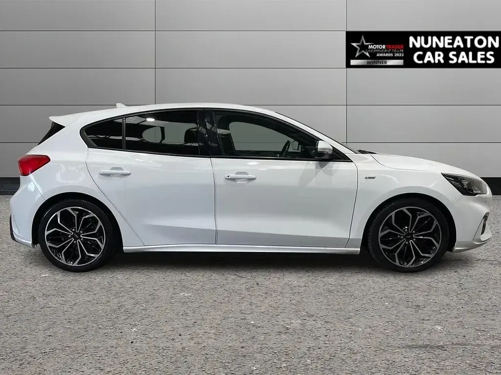 Used Ford Focus ST-Line X 125 HP (91 kW) 2020 White Hatchback