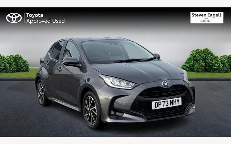 Used 2025 Toyota Yaris Hybrid Design Hatchback | £18,462 (Good price) - Image 1/3