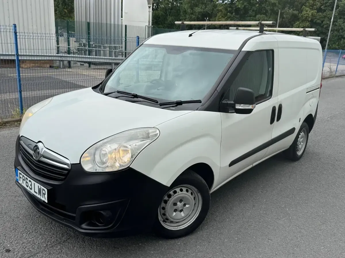 Used Vauxhall Combo S 2013 White MPV