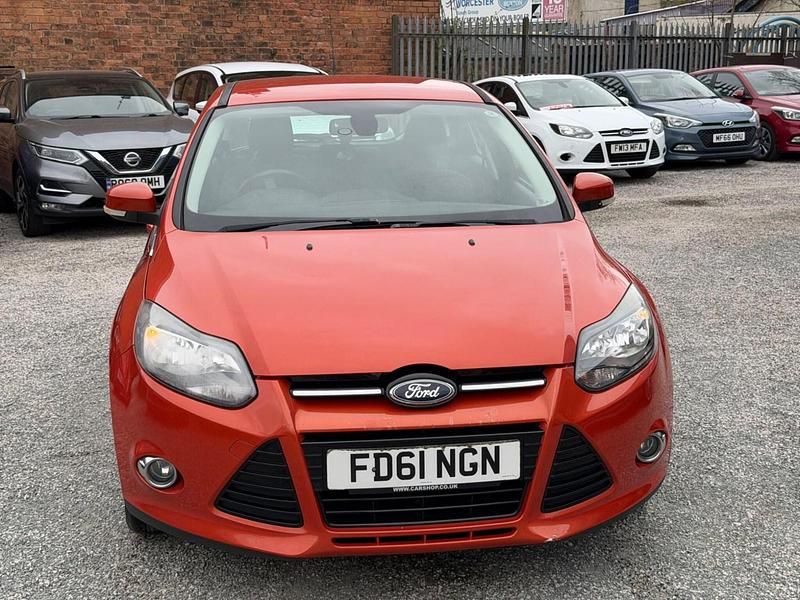 Used Ford Focus Titanium 125 HP (91 kW) 2011 Red Hatchback