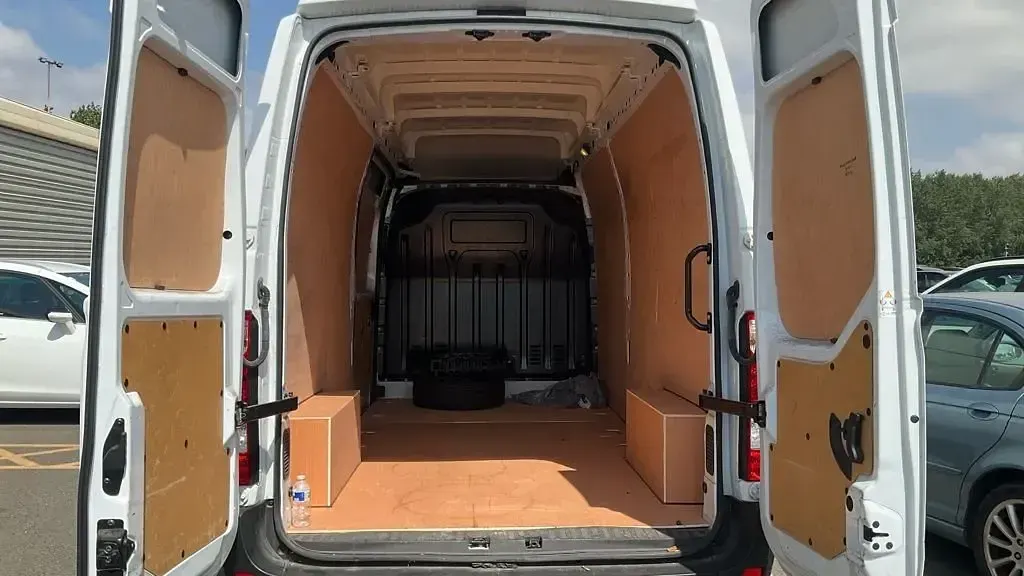 Used Renault Master Business 135 HP (99 kW) 2023 White MPV