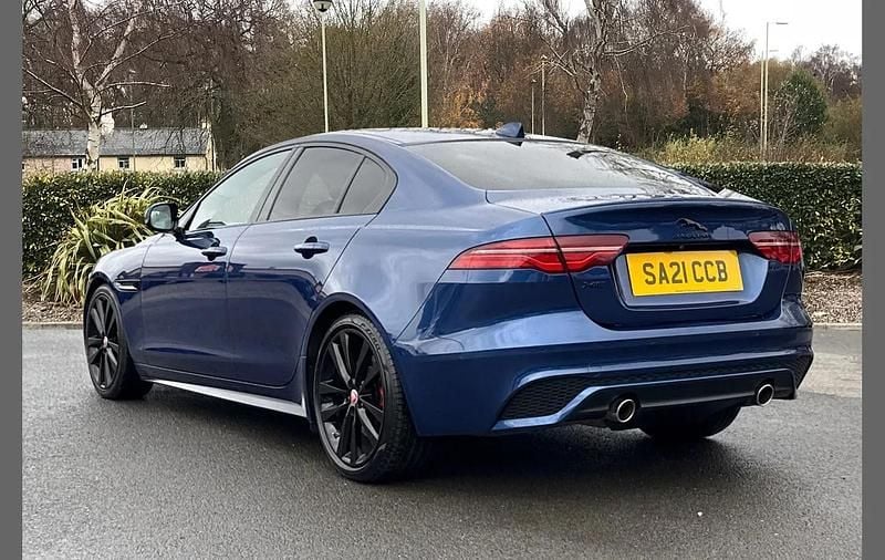 Używany Jaguar XE R-Dynamic 250 KM (183 kW) 2021 Niebieski Sedan/Limuzyna
