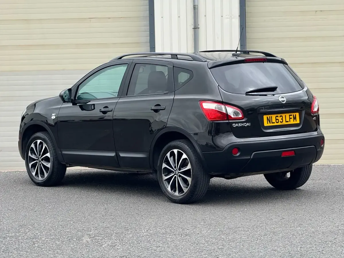 Used Nissan Qashqai 360º 110 HP (80 kW) 2013 Black SUV