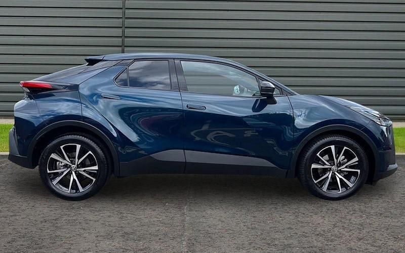 Used Toyota C-HR Design 140 HP (102 kW) 2025 Blue SUV