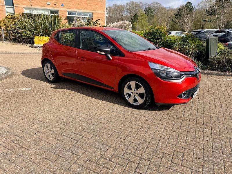 Used Renault Clio IV Expression+ 90 HP (66 kW) 2014 Red Hatchback