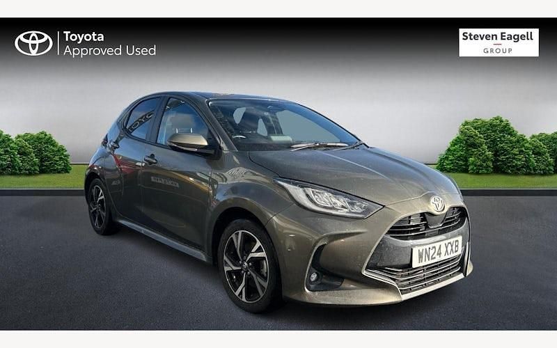 Used 2025 Toyota Yaris Hybrid Design Hatchback | £18,003 (Good price) - Image 1/3