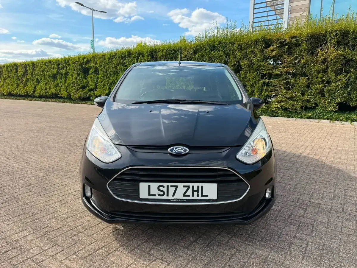 Used Ford B-MAX Zetec 105 HP (77 kW) 2017 Black MPV