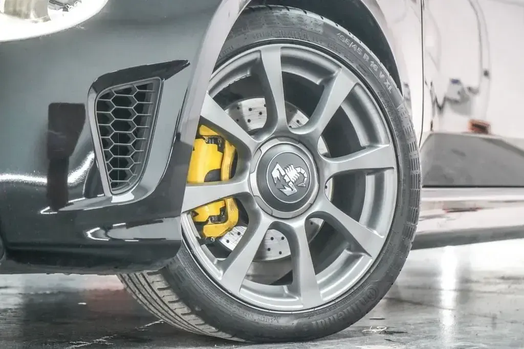 Begagnad Abarth 595 165 HK (121 kW) 2022 Svart Halvkombi