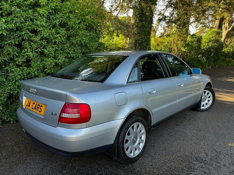 Begagnad Audi A4 Design 165 HK (121 kW) 2000 Silver Sedan