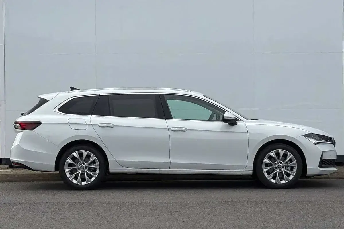 Novo Skoda Superb SE L 110 HP (80 kW) 2026 Branco Carrinha