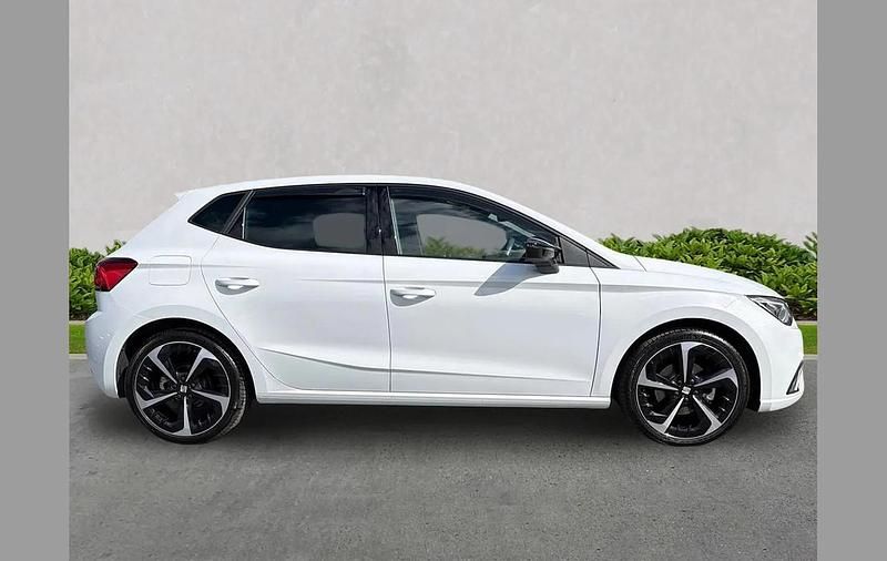 Used Seat Ibiza FR Sport 113 HP (83 kW) 2024 White Hatchback