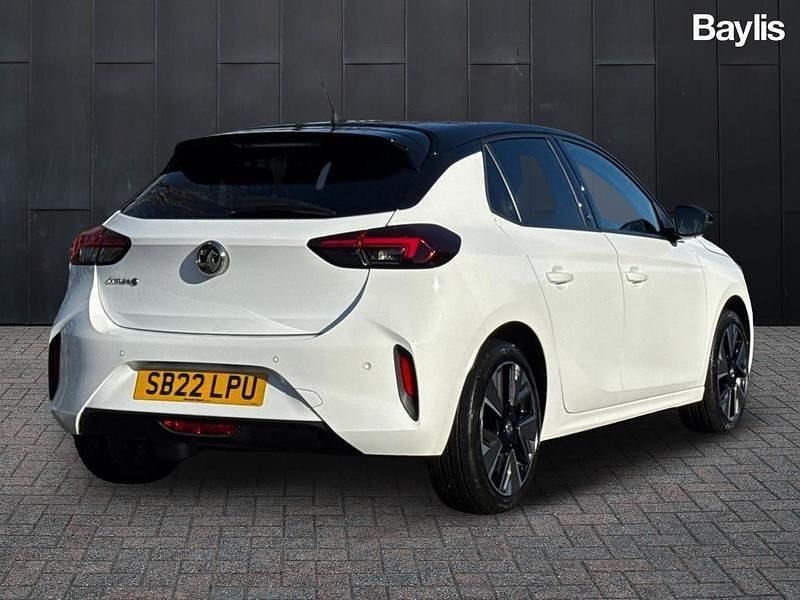 Used Vauxhall Corsa-e SRi 100 kW (136 HP) 2022 White Hatchback