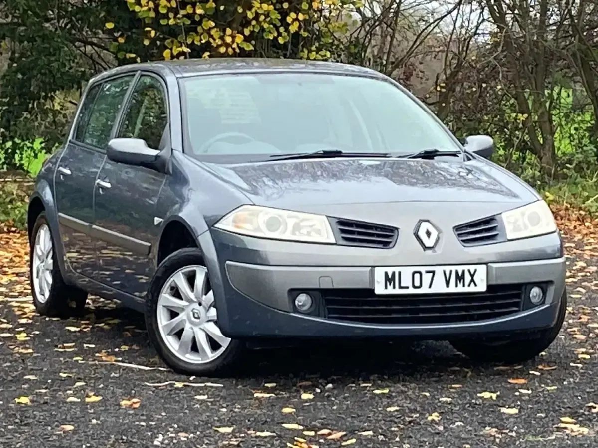 Usado Renault Mégane II Dynamique 2007 Cinzento Citadino