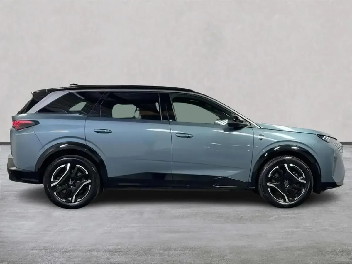 Used Peugeot 5008 GTi 156 kW (213 HP) 2025 Blue SUV