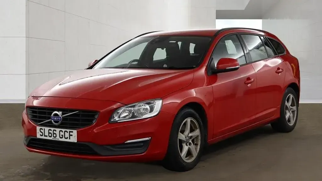Used Volvo V60 Business Edition 120 HP (88 kW) 2017 Red Estate