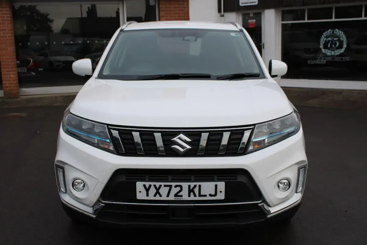 Gebraucht Suzuki Vitara SZ-T 116 PS (85 kW) 2022 Weiß Kleinwagen