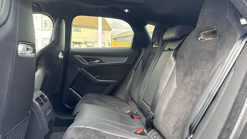 Used Jaguar F-Pace SVR 550 HP (404 kW) 2022 Black SUV