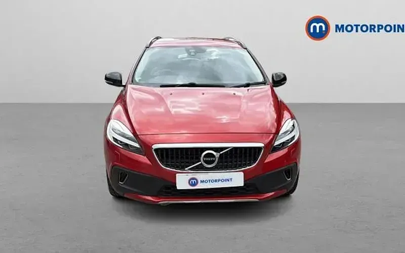 Used Volvo V40 Pro 152 HP (111 kW) 2019 Hatchback