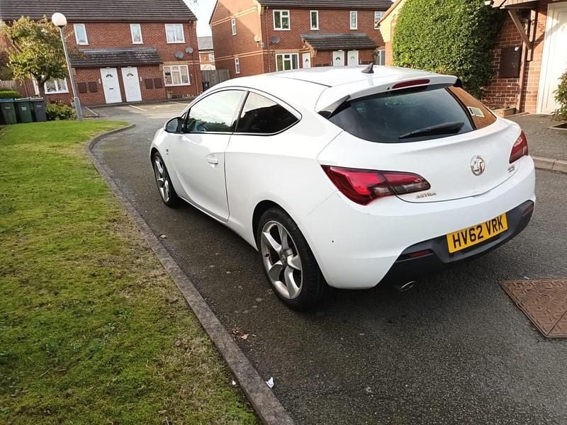Used Vauxhall Astra GTC SRi 2012 White Hatchback