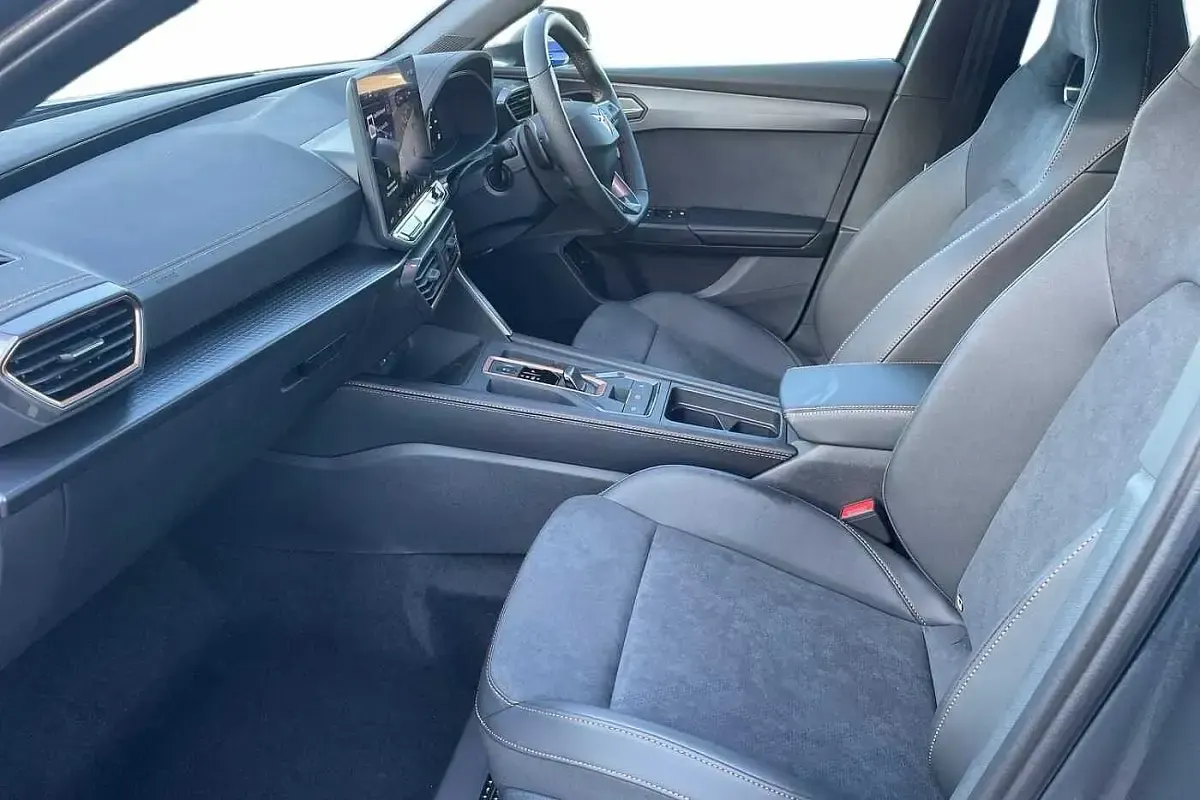Used Cupra Leon 150 HP (110 kW) 2025 Magnetic tech grey Estate