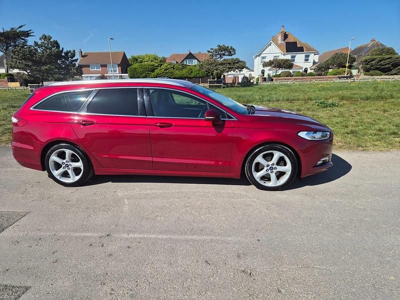 Used Ford Mondeo Titanium 180 HP (132 kW) 2018 Pearlescent ruby red Estate