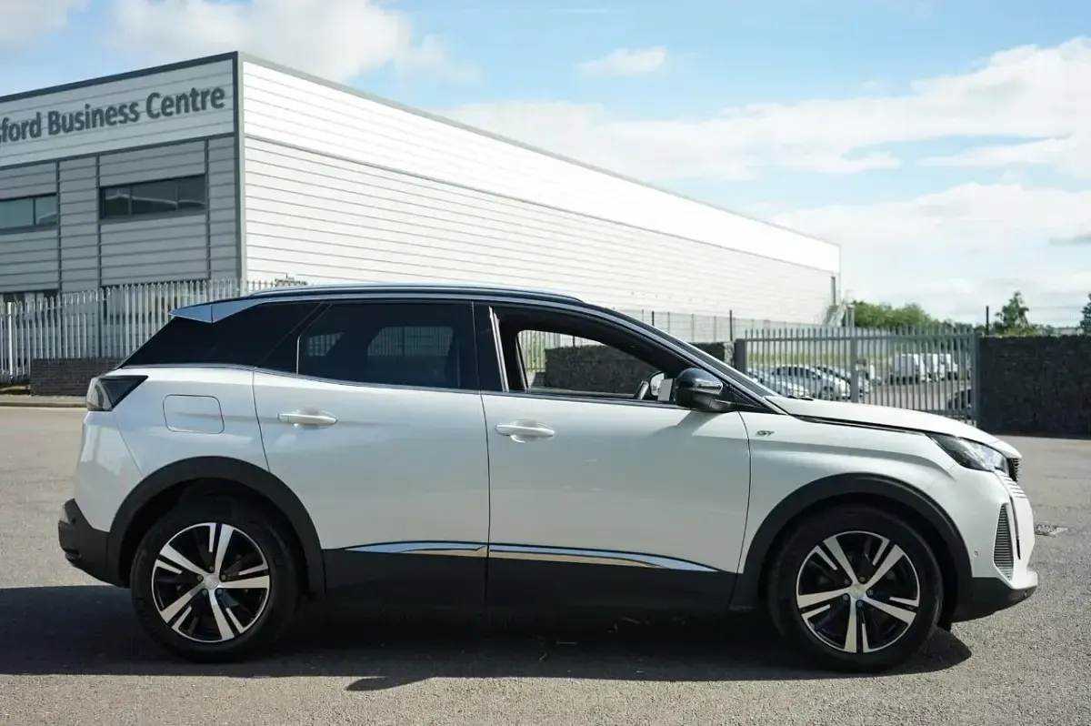 Used Peugeot 3008 GT 129 HP (94 kW) 2022 White SUV