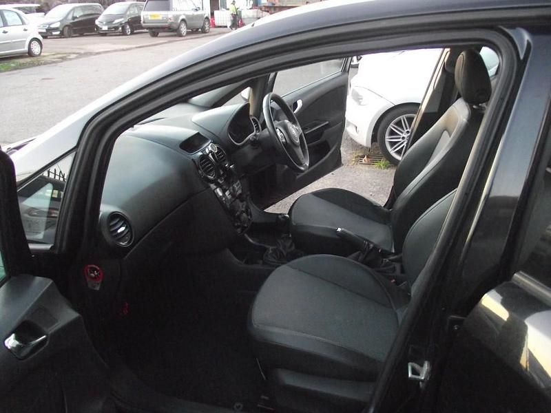 Used Vauxhall Corsa S 85 HP (62 kW) 2011 Black Hatchback