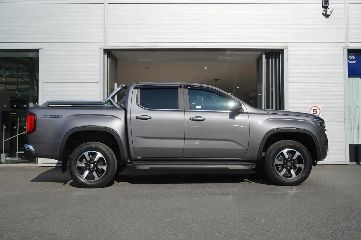 Begagnad VW Amarok Style 2023 Grå Pickup