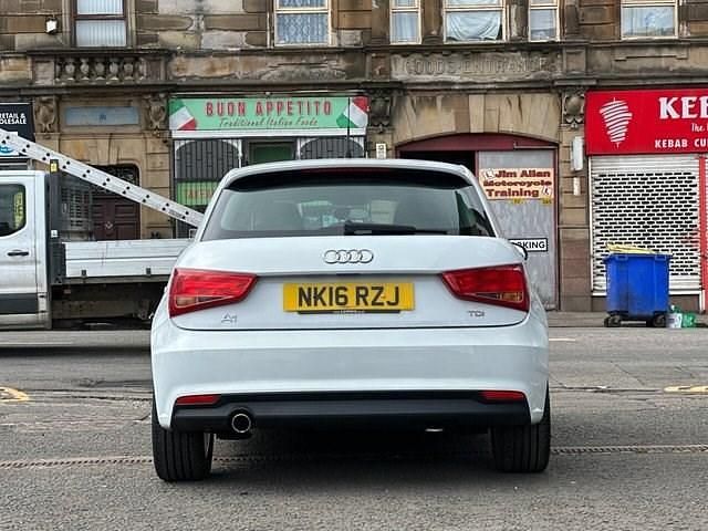 Usado Audi A1 Sportback Sport 116 HP (85 kW) 2016 Branco Citadino