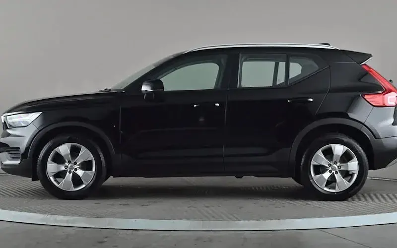 Used Volvo XC40 Momentum 163 HP (119 kW) 2020 Black SUV