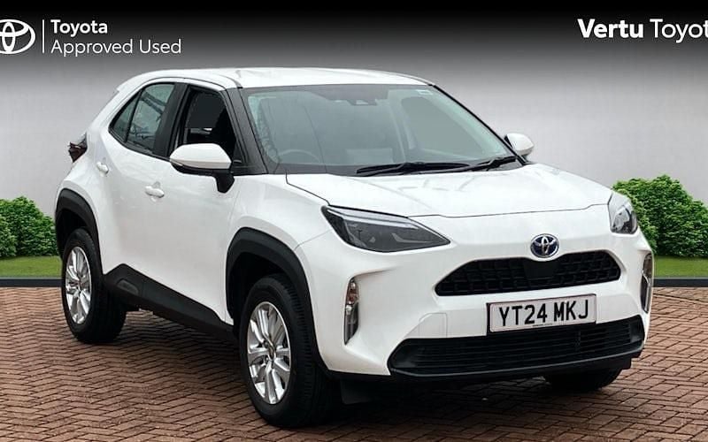 Used 2025 Toyota Yaris Hybrid Estate | £21,197 (Good price) - Image 1/4