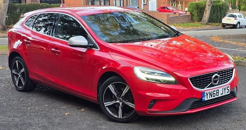 Red Used 2018 Volvo V40 R-Design Estate | £6,675 (Super price) - Image 1/4