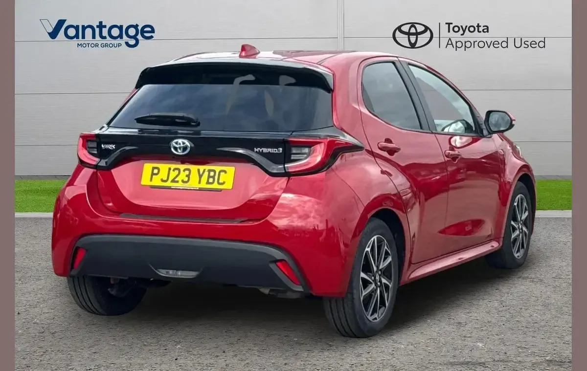 Used Toyota Yaris Design 113 HP (83 kW) 2023 Red Hatchback