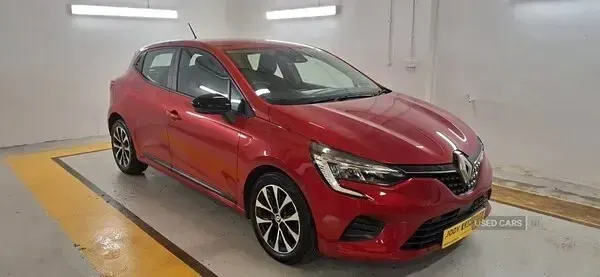 Used Renault Clio Evolution 90 HP (66 kW) 2022 Red Hatchback