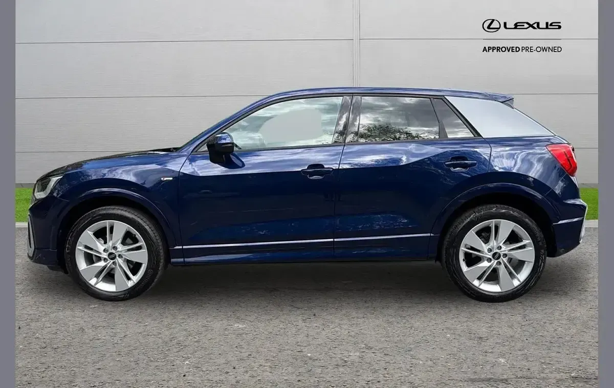 Used Audi Q2 S-Line 108 HP (79 kW) 2024 Blue SUV