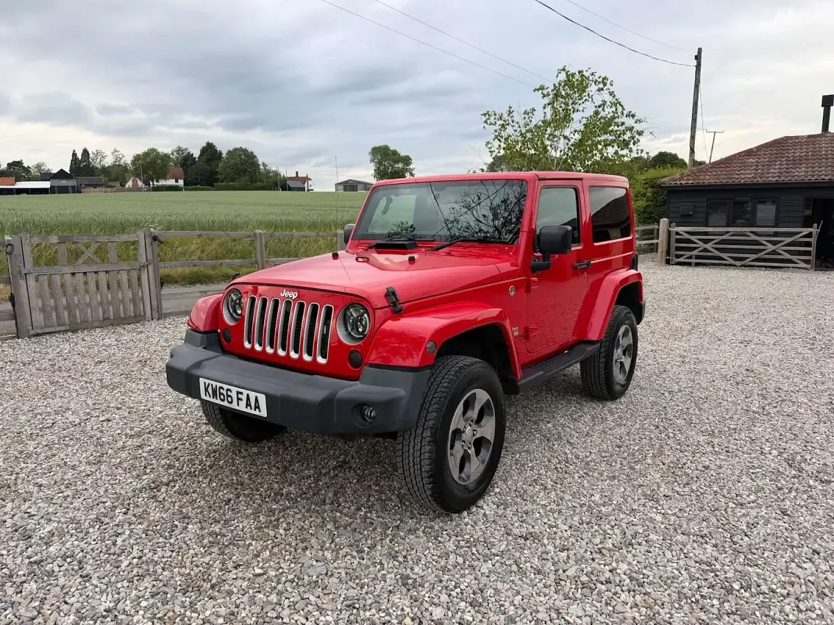 Used Jeep Wrangler Overland 200 HP (147 kW) 2017 Red SUV