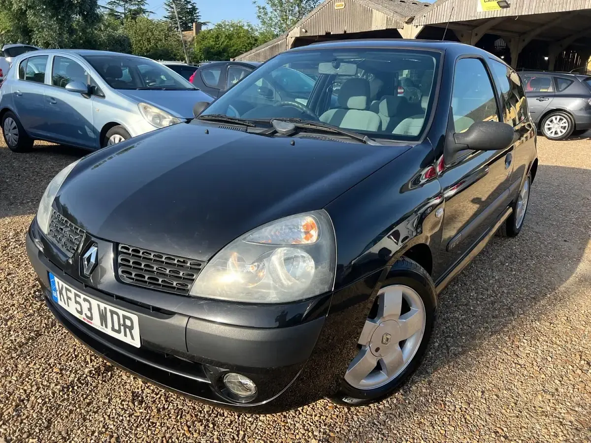 Used Renault Clio Expression 98 HP (72 kW) 2003 Black Hatchback