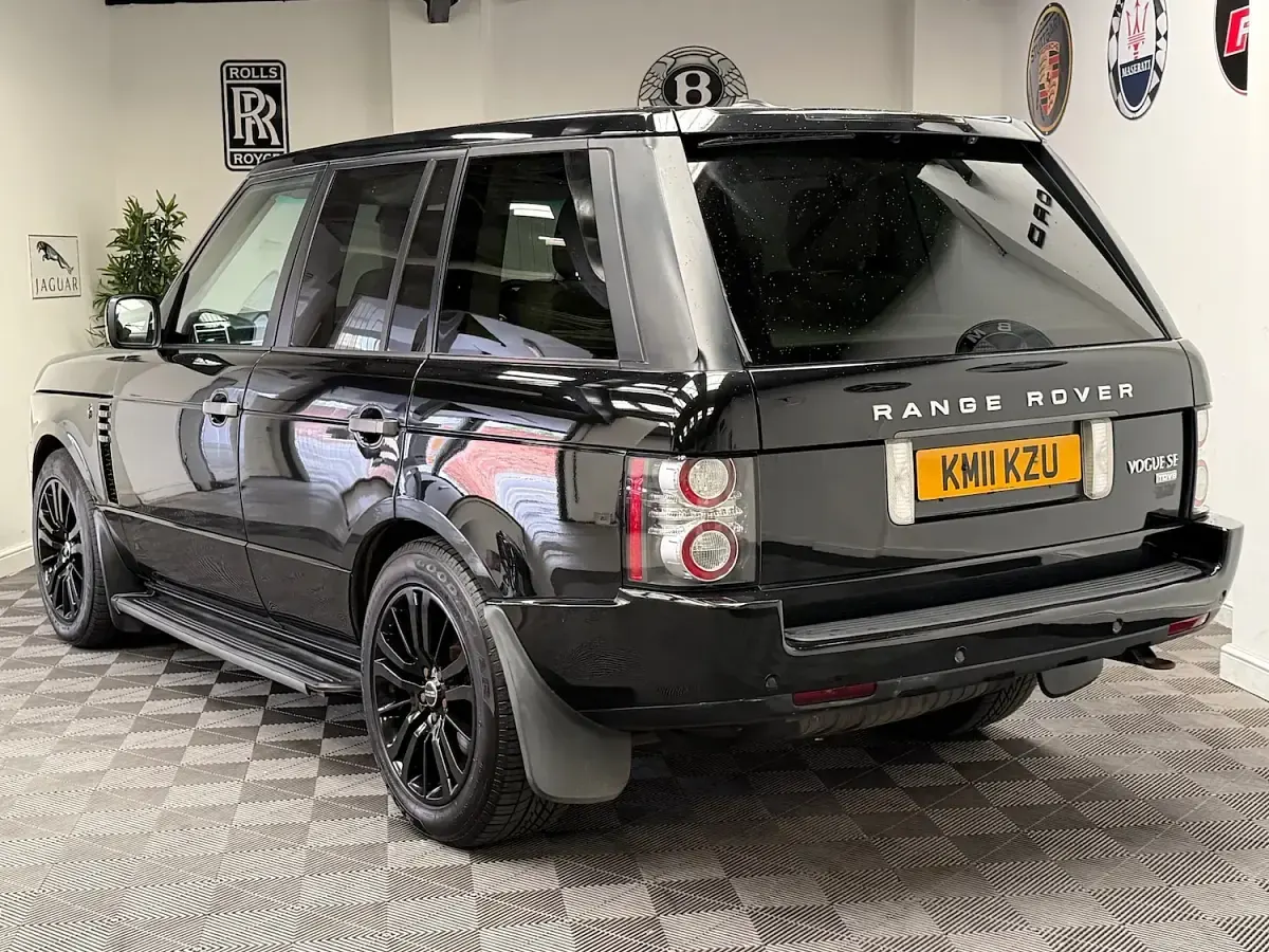 Used Land Rover Range Rover Vogue SE 313 HP (230 kW) 2011 Black SUV