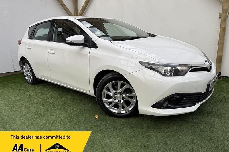White Used 2016 Toyota Auris Hatchback | £5,995 (Fair price) - Image 1/1