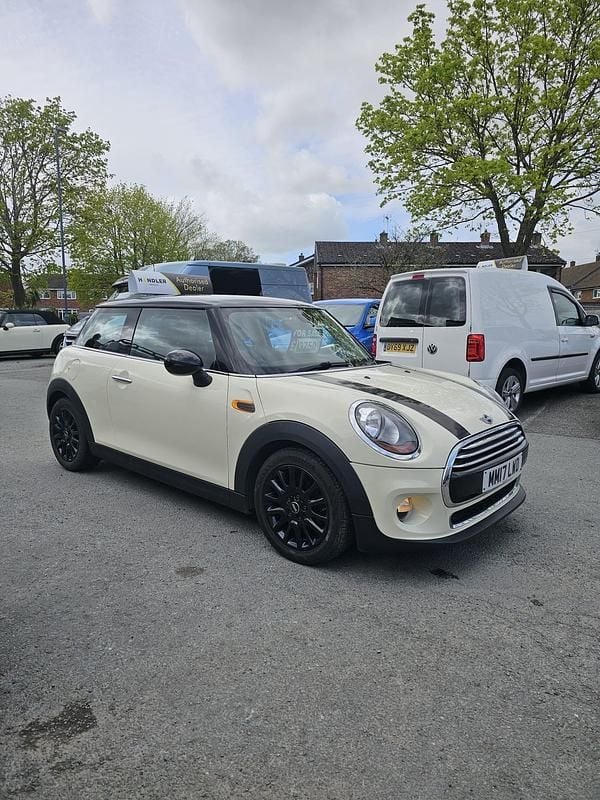 Used Mini Cooper D Hatch 2017 White Hatchback