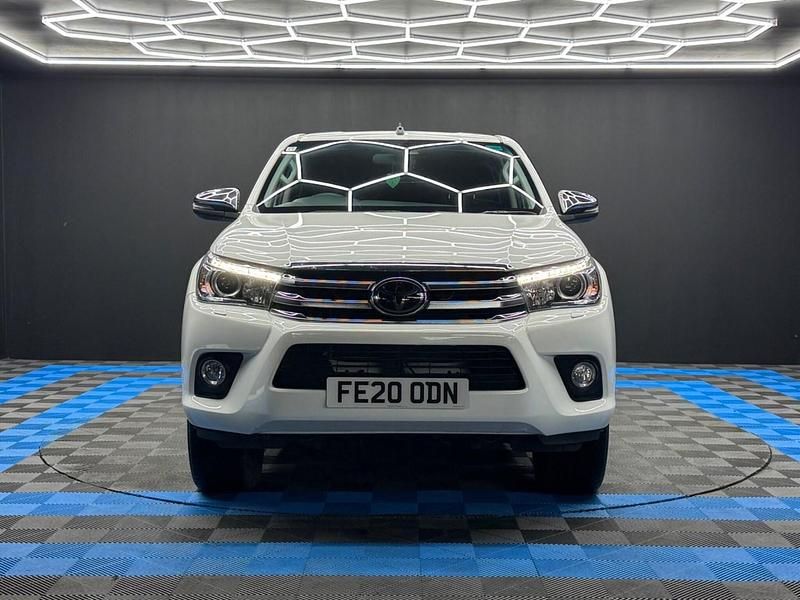 Used Toyota HiLux 150 HP (110 kW) 2020 White Pickup