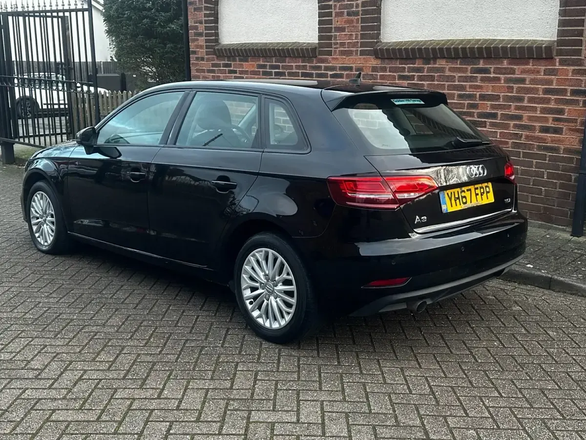 Usado Audi A3 Performance 114 HP (83 kW) 2017 Preto Citadino