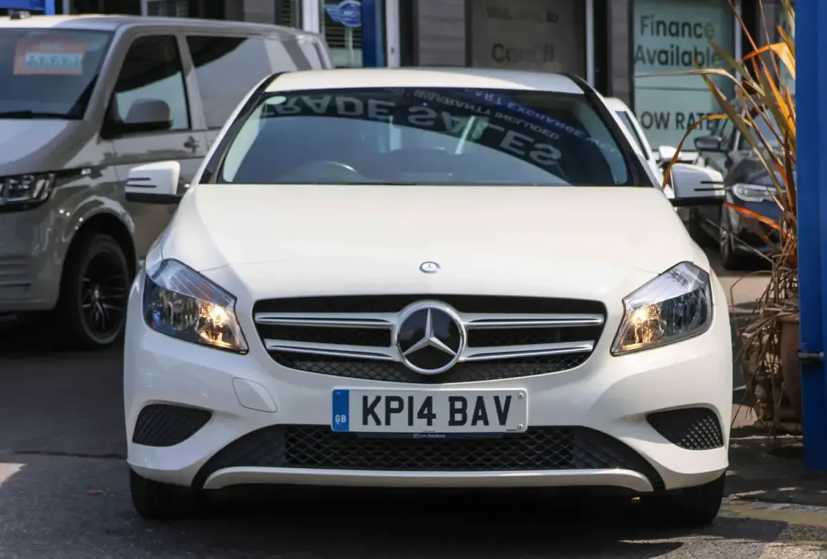 Used Mercedes A180 SE 122 HP (89 kW) 2014 White Hatchback
