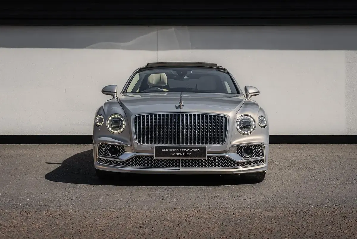 Used Bentley Flying Spur 550 HP (404 kW) 2021 Silver Sedan