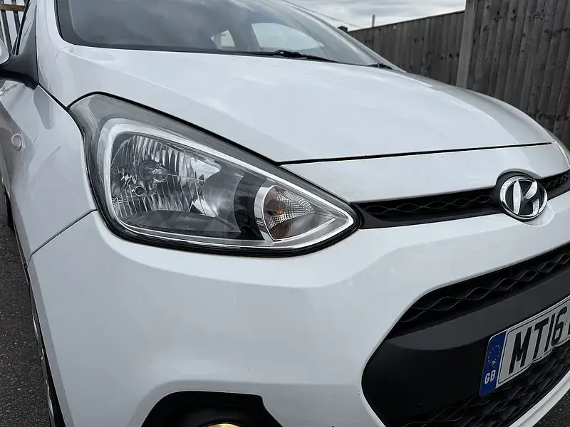 Used Hyundai i10 SE 2016 White Hatchback