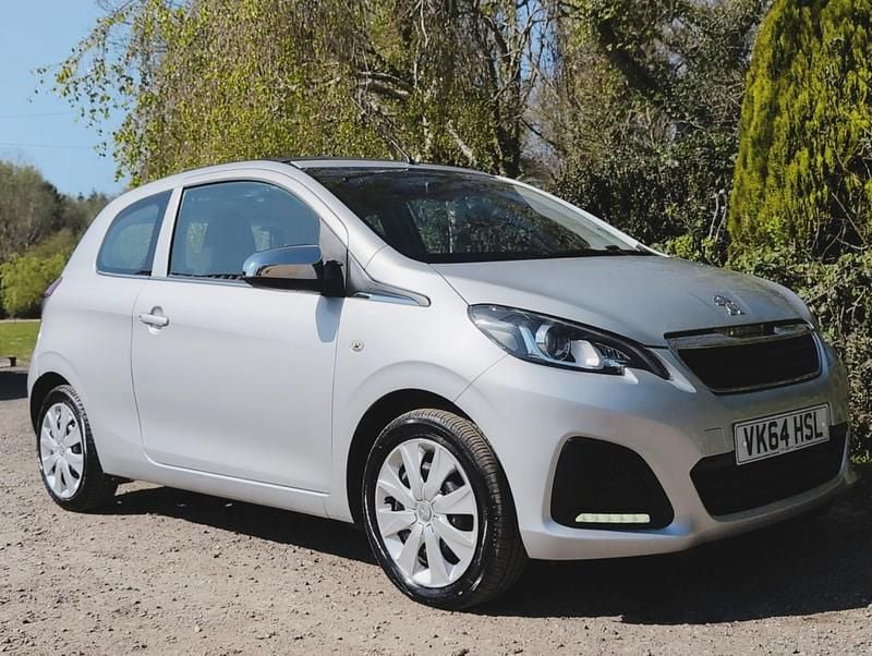 Used Peugeot 108 Active 68 HP (50 kW) 2014 Silver Hatchback