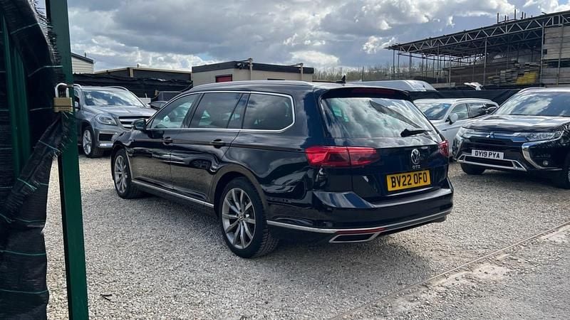 Used VW Passat Advance 218 HP (160 kW) 2022 Black Estate