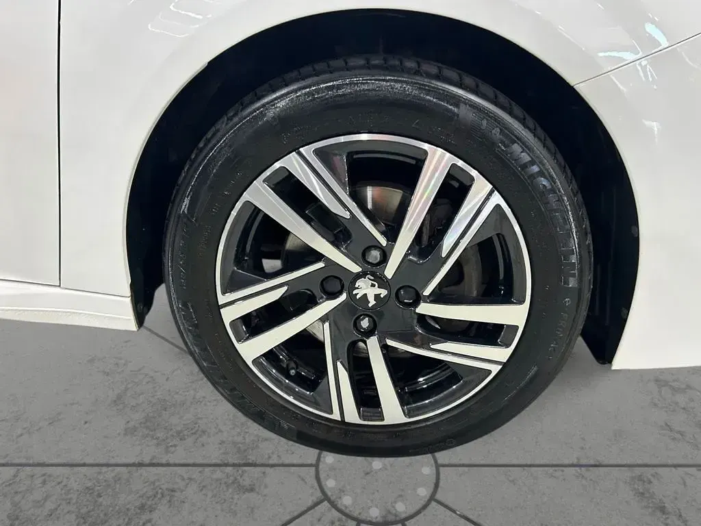 Used Peugeot 208 Allure+ 2023 White Hatchback