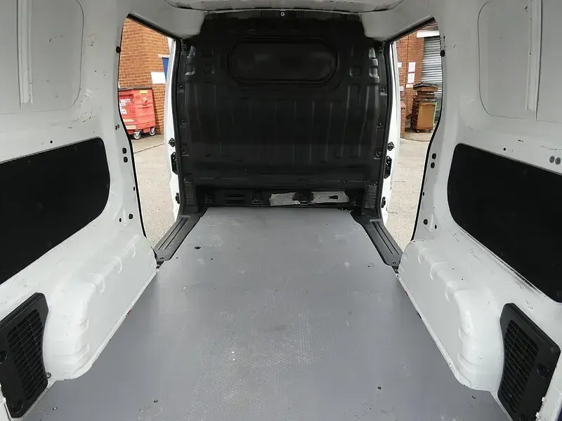 Used Nissan NV200 Acenta 2015 White MPV