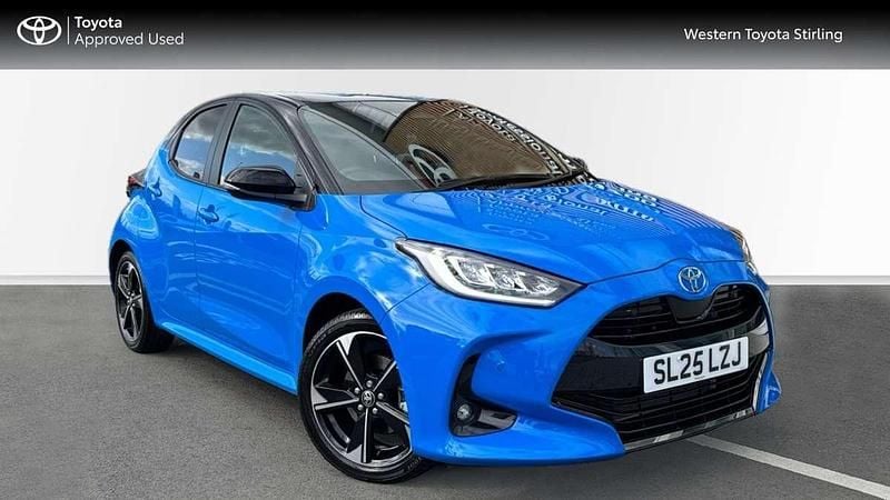 Blue Used 2025 Toyota Yaris Hybrid Edition Hatchback | £24,690 (Expensive) - Image 1/4